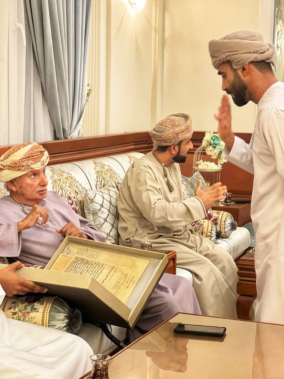 فريق هيئة الوثائق والمحفوظات الوطنية يختتم زيارته لمحافظة ظفار 8 فريق هيئة الوثائق والمحفوظات الوطنية يختتم زيارته لمحافظة ظفار