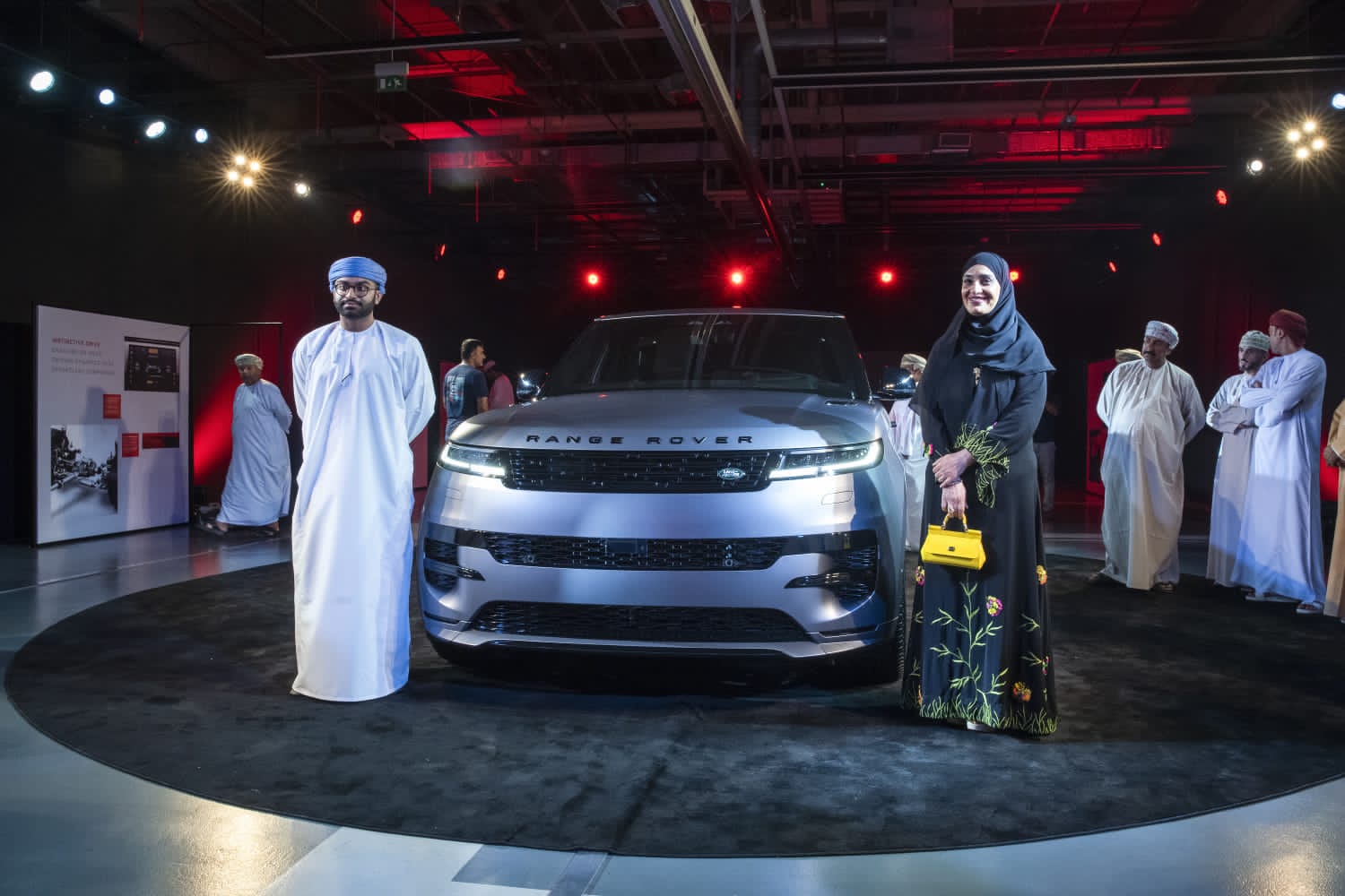 شركة محسن حيدر درويش لقسم السيارات ومعدات البناء والطاقة المتجددة تقدم رينج روفر سبورت الجديدة