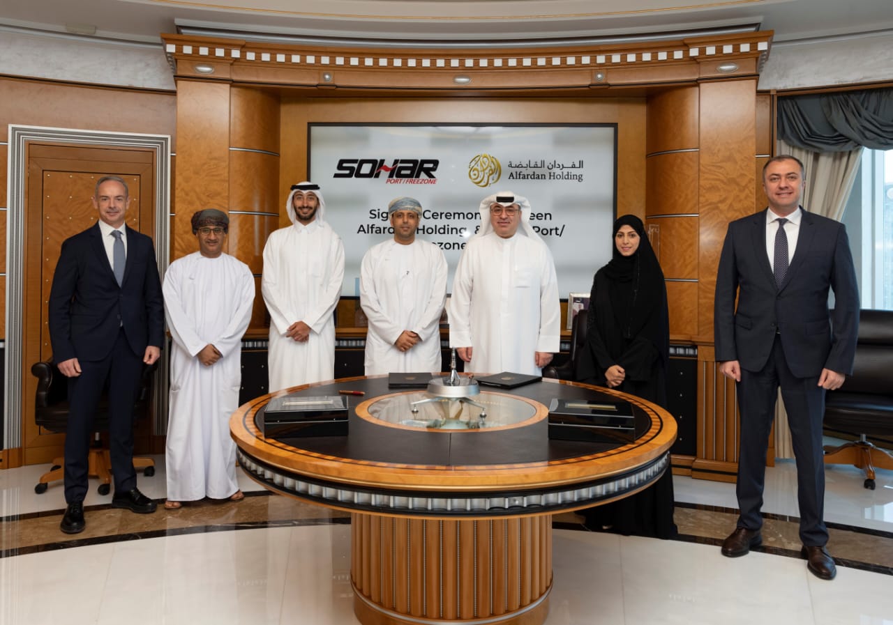 ميناء صحار والمنطقة الحرة يوقع اتفاقية مع مجموعة الفردان القابضة لتحقيق خططهما التوسعية لمجمع السيارات