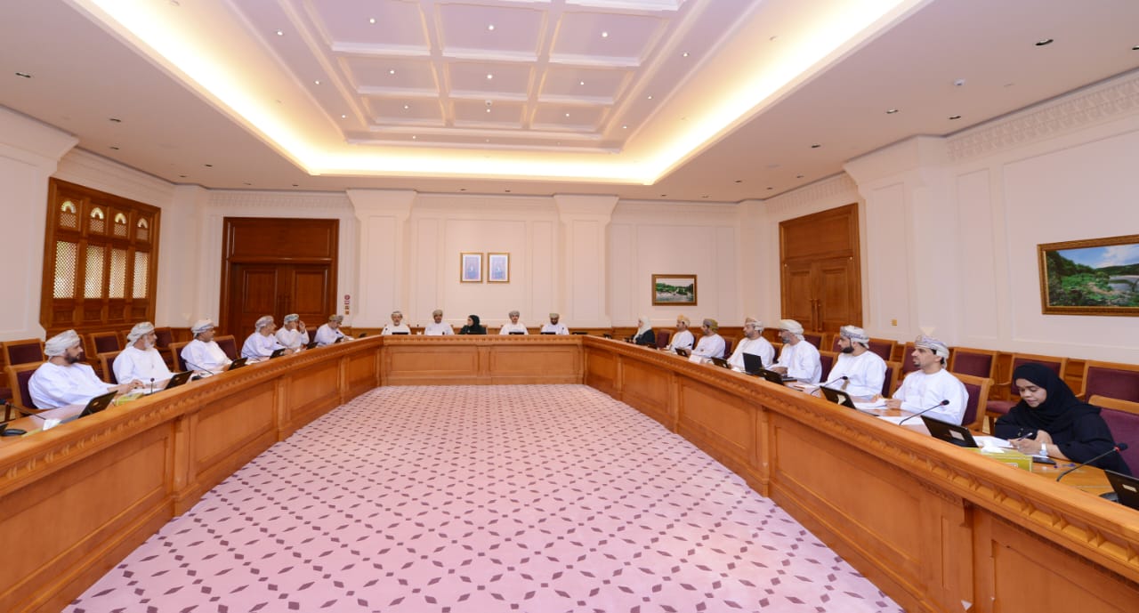 مجلس الدولة يستعرض مرئيات “النقل والاتصالات “حول “ممكنات تعزيز السياحة الداخلية في سلطنة عمان “