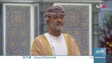 جلالته أعزه الله يمنح وسام عمان المدني من الدرجة الثانية لرئيس المراسم السلطانية السابق