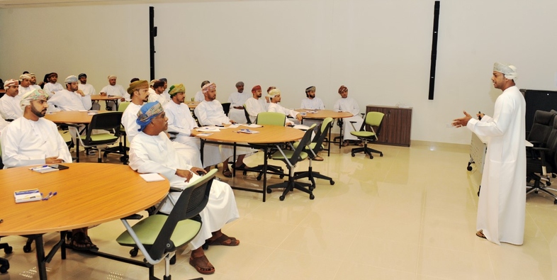 جهاز الرقابة ينفذ البرنامج التأسيسي للتدقيق المالي والإداري بظفار