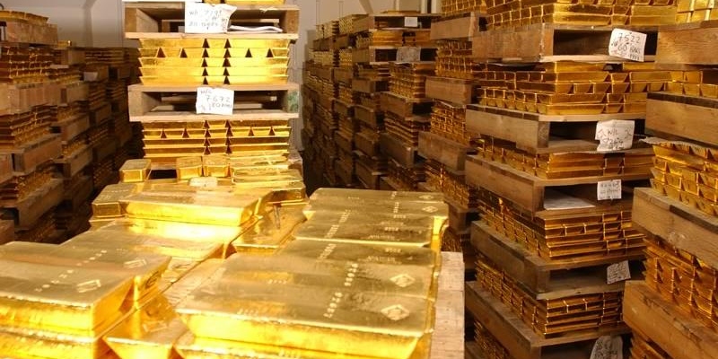 الذهب ينخفض متأثرًا بتوقعات رفع أسعار الفائدة