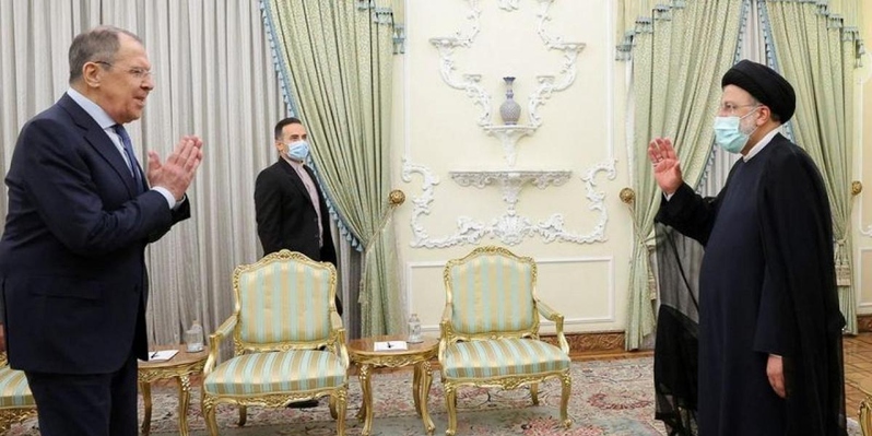 وزير الخارجية الروسي يصل إيران