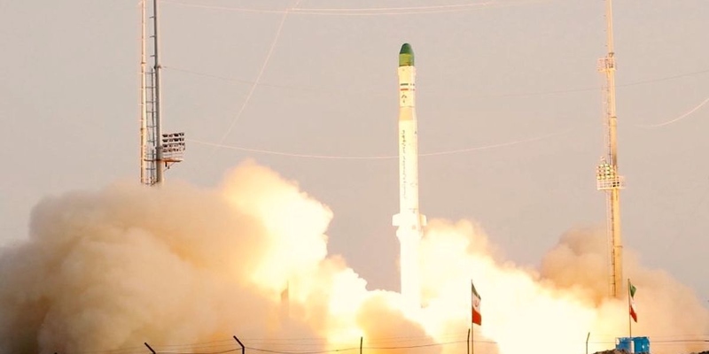 إيران تُعلن إطلاق صاروخ إلى الفضاء بنجاح