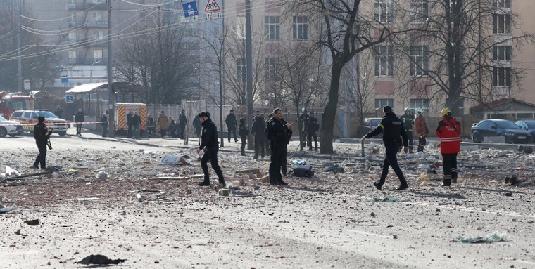 مقتل 15 شخصًا في ضربة جوية روسية وسط أوكرانيا