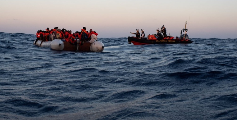 إنقاذ 71 مهاجرًا في البحر المتوسط ​​وفقدان 22 آخرين
