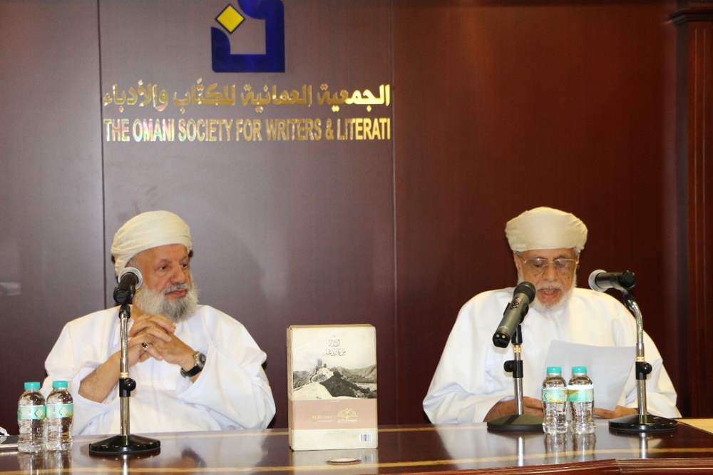 أمسية أدبية تحتفي بديوان “أصداء من وادي عبقر” للشاعر هلال السيابي