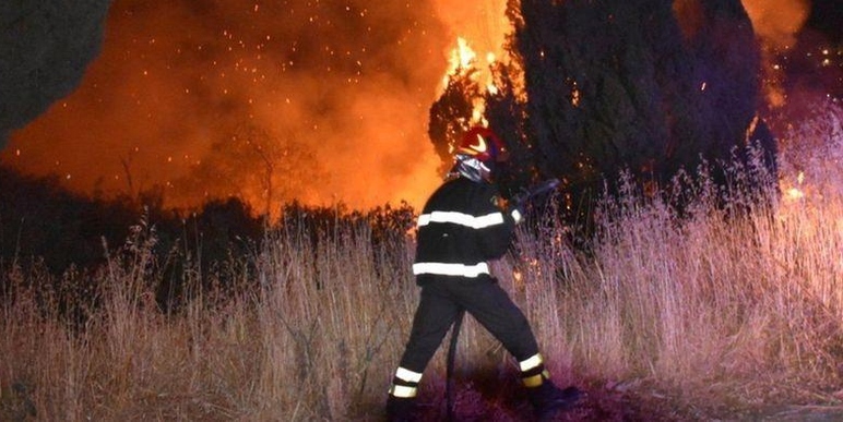 فرق الإطفاء تسيطر على حرائق الغابات في شمال إسبانيا