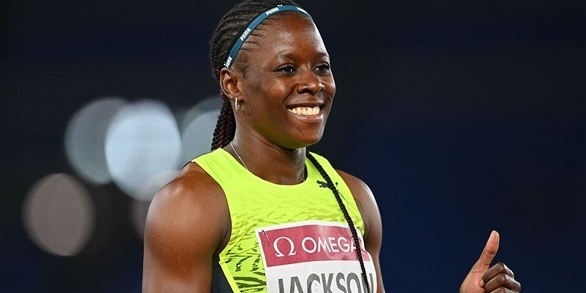 العداءة جاكسون تحقق ثالث أسرع زمن في التاريخ في سباق 200 متر