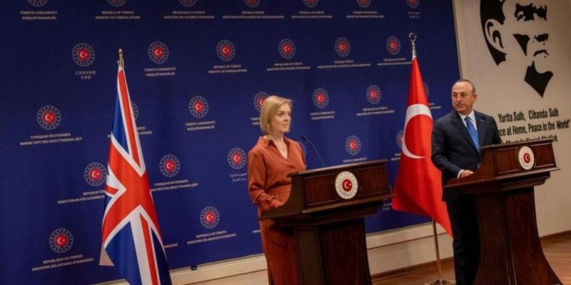 بريطانيا: يجب حلّ أزمة الحبوب العالقة في أوكرانيا بحلول الشهر المقبل