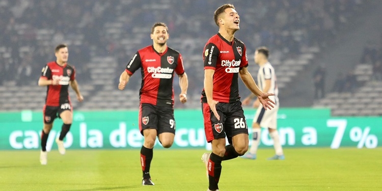 نيولز أولد بويز يصعد لصدارة الدوري الأرجنتيني بالفوز على أرجنتينوس