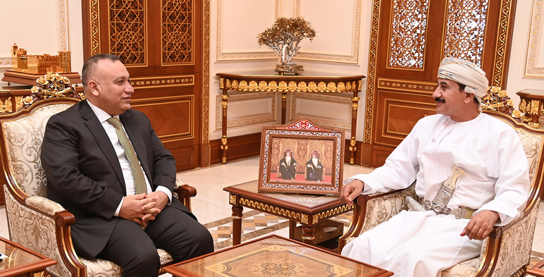 وزير المكتب السُّلطاني  يستقبل السفير العراقي