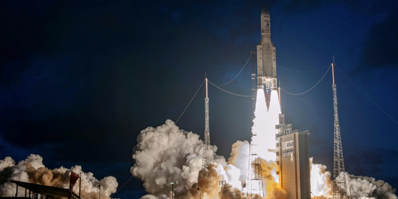 "أريان 5" يُعيد أوروبا إلى الفضاء بعد توقف لأشهر