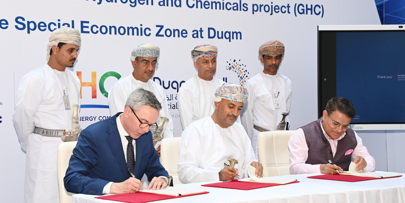 توقيع اتفاقية حق انتفاع بالأرض مع شركة الهيدروجين الأخضر والكيماويات