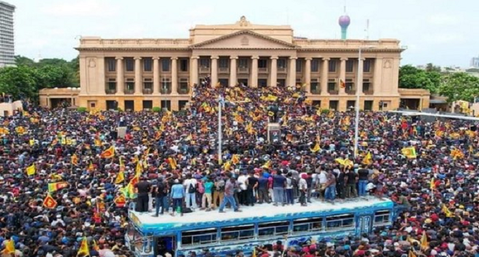 Enraged Sri Lankans 'unwind' at President Gotabaya Rajapaksa's house