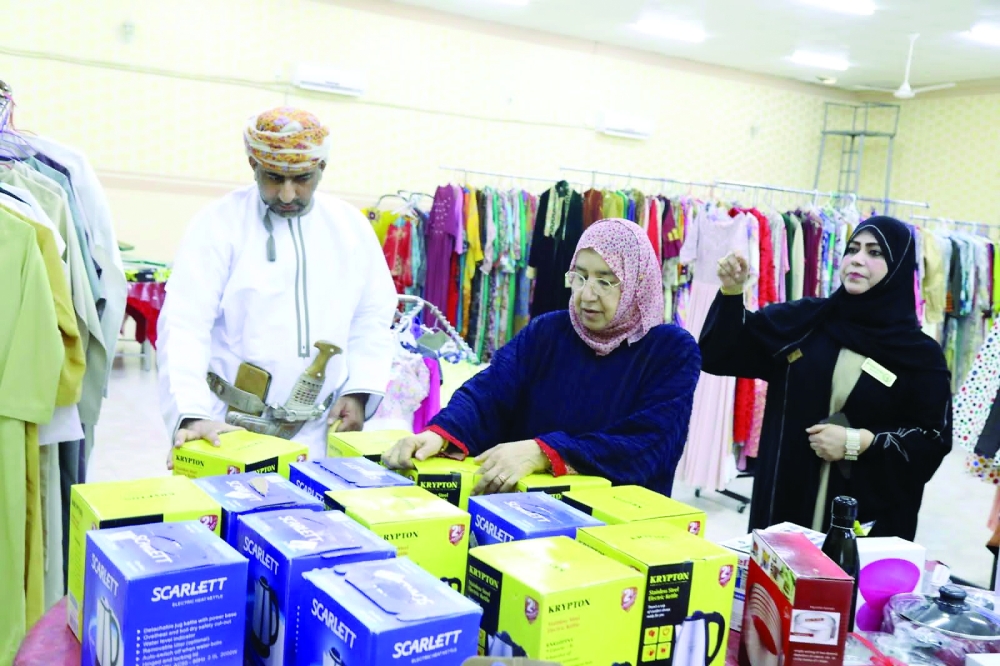 جمعية المرأة العمانية بصحم تطلق  ” كسوة العيد “