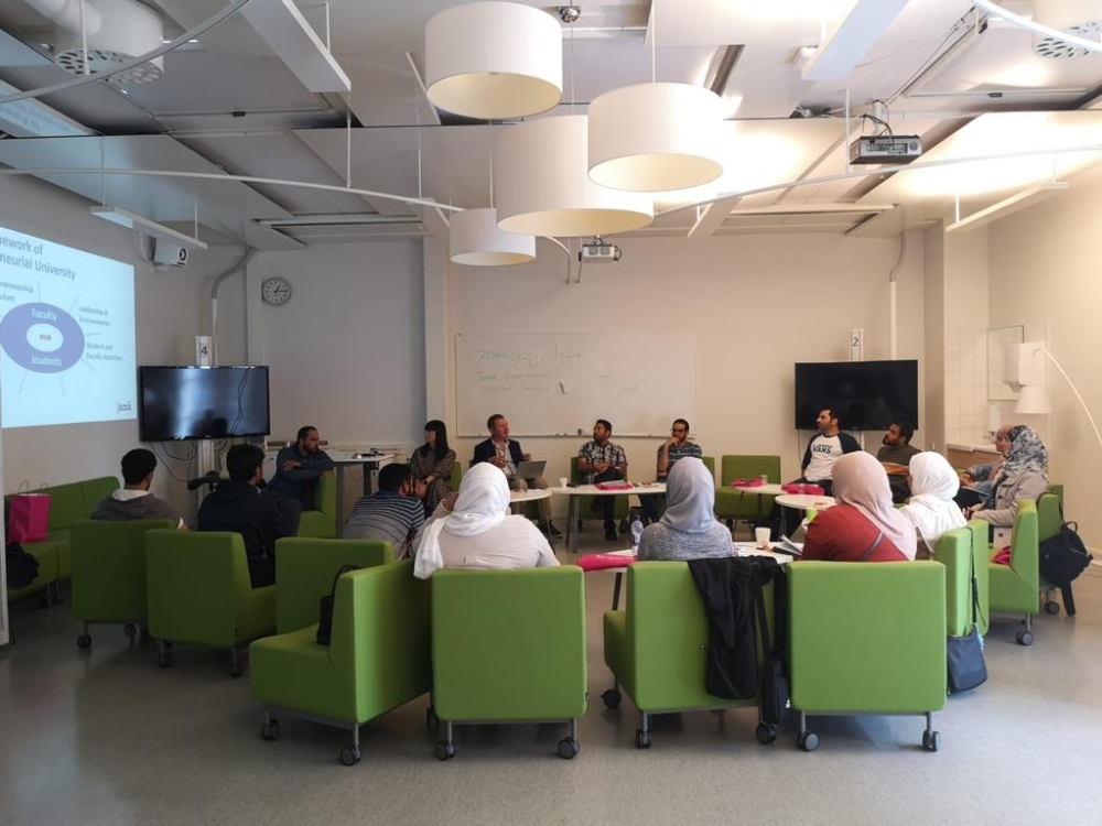 15 أكاديميا يتعرفون على التجربة الفنلندية تدريس مناهج ريادة الأعمال 1 15 أكاديميا يتعرفون على التجربة الفنلندية تدريس مناهج ريادة الأعمال