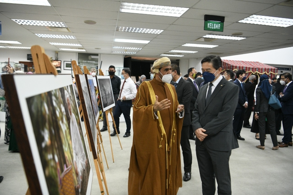سلطنة عُمان وبروناي دار السلام تبحثان لتعزيز الأواصر الاقتصادية والتجارية بينهما