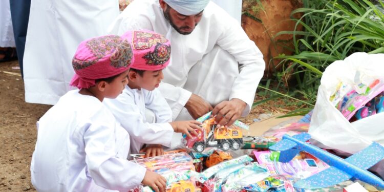 كيف يستثمر أطفالنا العيدية ؟