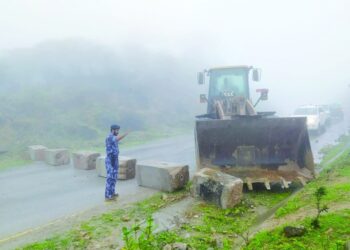هطول أمطار غزيرة على عدد من المحافظات وجريان الأودية والشعاب