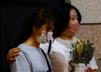 Police admit flaws as body of Abe arrives home