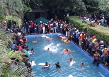 Sri Lanka Prime minister says willing to step aside