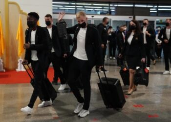 Ecstatic Thais cheer Man United arrival before Liverpool friendly
