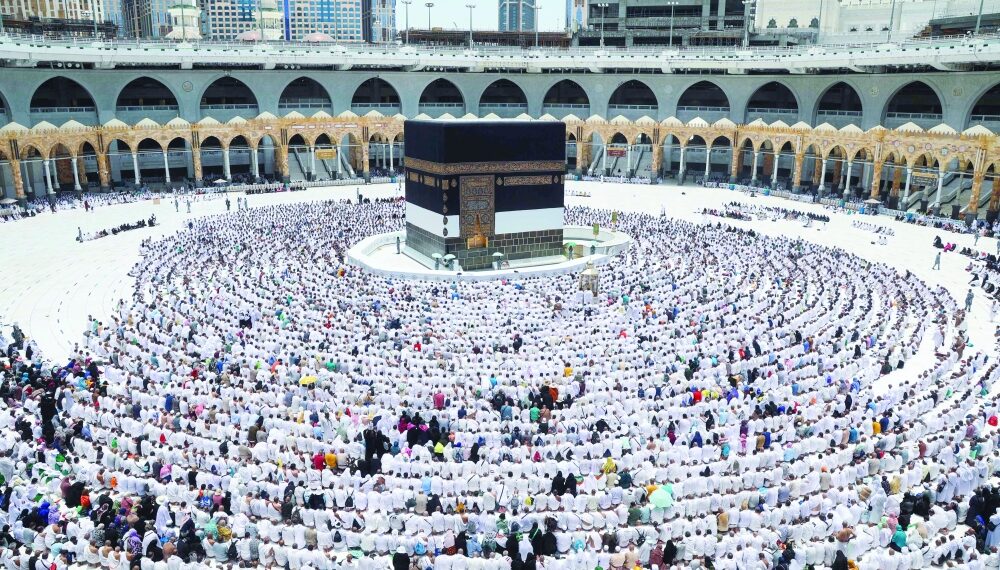 الحجاج يرمون الجمرات مع اقتراب نهاية مناسك الحج 1 الحجاج يرمون الجمرات مع اقتراب نهاية مناسك الحج