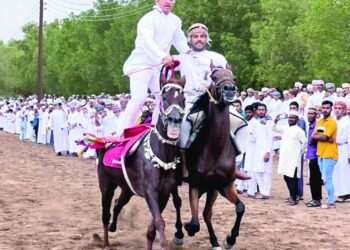 فرسان نادي الشموخ يستعرضون مهاراتهم بمنح