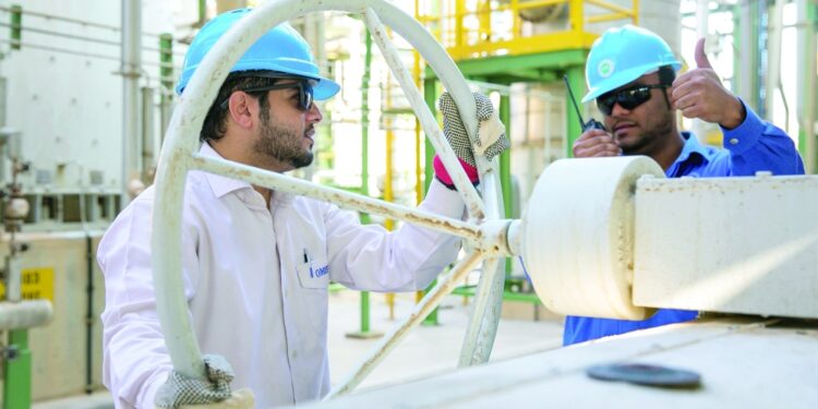 قطاع الطاقة بسلطنة عمان يوجه 14% من إنفاقه لتمكين الشركات الصغيرة والمتوسطة