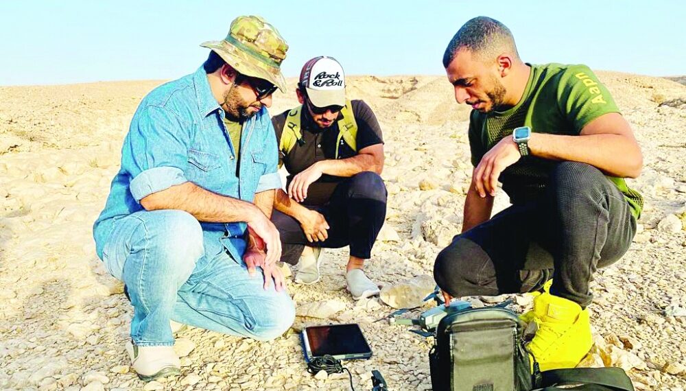 “الجفرة” بعبري .. رمال ذهبية تعانق الجبال