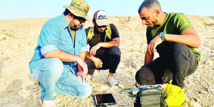 "الجفرة" بعبري .. رمال ذهبية تعانق الجبال 1 “الجفرة” بعبري .. رمال ذهبية تعانق الجبال