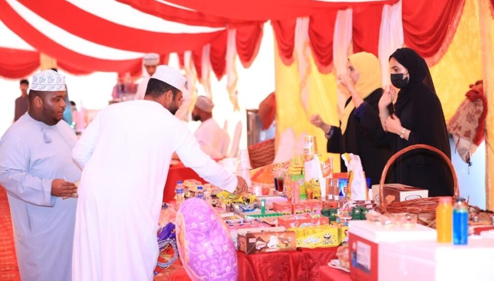 فحص طبي مجاني ومسرحيات توعوية في ملتقى العيود بالخابورة