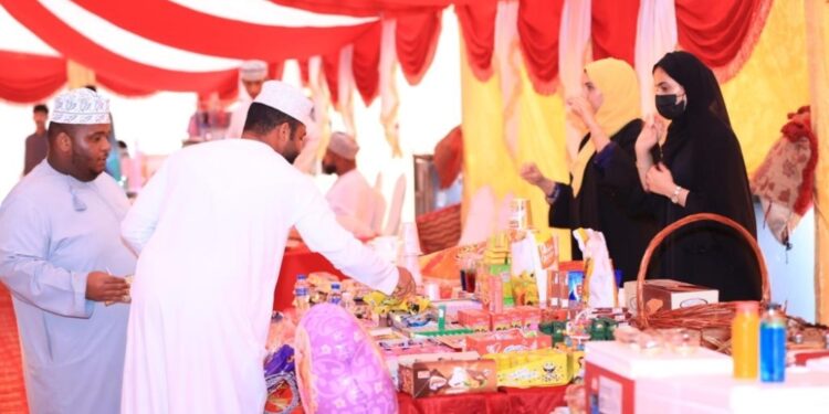 فحص طبي مجاني ومسرحيات توعوية في ملتقى العيود بالخابورة