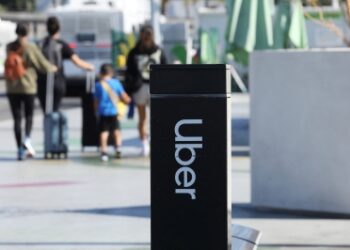 Macron under pressure over Uber links