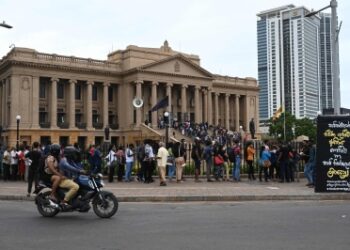 Sri Lanka cabinet to make way for unity govt