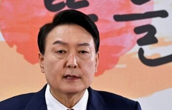 S Korea's Yoon suspends media briefings, citing Covid