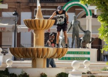 Spain, Portugal swelter under new heat wave