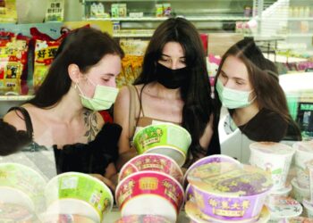 طلاب أوكرانيون لاجئون في تايوان يواجهون تهديداً من جارتها القوية