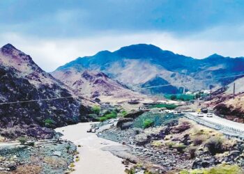 أمطار رعدية واستمرار نشاط السحب الركامية على جبال الحجر والمناطق المجاورة