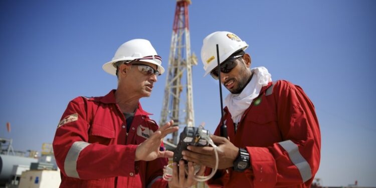 مستفيدون: منفعة الأمان الوظيفي وفرت لنا الحماية.. وأنظارنا على فرص تبرز خبراتنا