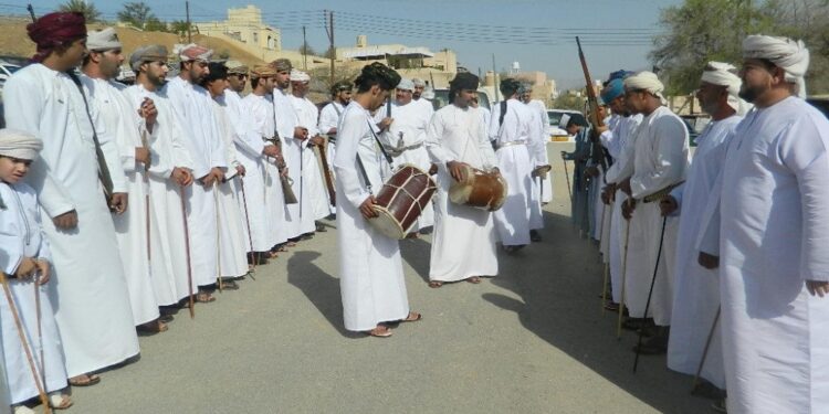 مناشط شعبية وترفيهية في"العيود والعزوة"بالحمراء 1 مناشط شعبية وترفيهية في”العيود والعزوة”بالحمراء