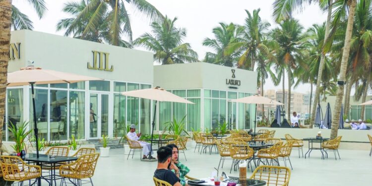 مشروع واجهة شاطئ الدهاريز بصلالة يضيف لمسة جمالية على المكان 1 مشروع واجهة شاطئ الدهاريز بصلالة يضيف لمسة جمالية على المكان