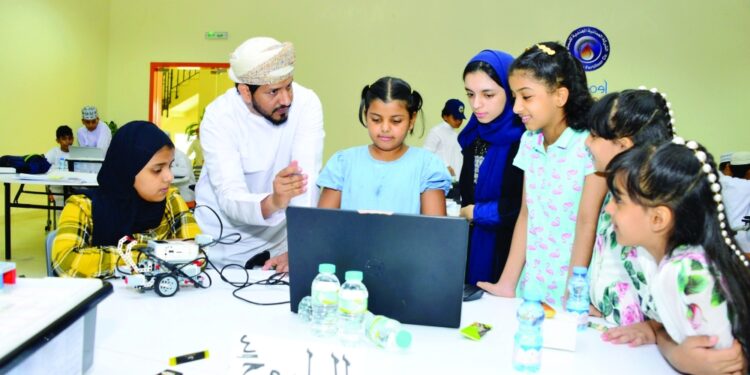 “صيفنا ابتكار” يدعو إلى توظيف علوم الروبوت في المهام المدرسية