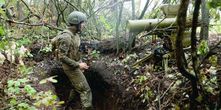 أوكرانيا تقصف القوات الروسية في خيرسون..والغرب يمنحها مساعدة مالية جديدة بـ"مليار يورو " 1 أوكرانيا تقصف القوات الروسية في خيرسون..والغرب يمنحها مساعدة مالية جديدة بـ”مليار يورو “
