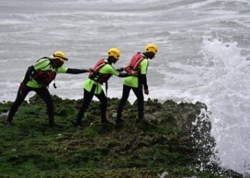 Mughsail mishap: Search underway for missing three