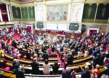 معسكر الرئيس إيمانويل ماكرون “يفقد غالبيته المطلقة” وبات عليه التعاون مع معارضة متشددة