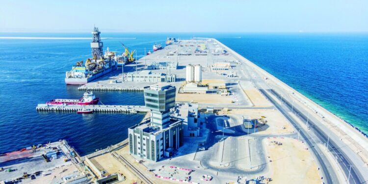 مباحثات جلالة السلطان والمستشار الألماني تعزز آفاق التعاون في مجال الطاقة النظيفة