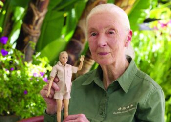 تصنيع نسخة من “باربي” تشبه عالمة الرئيسيات جاين غودال